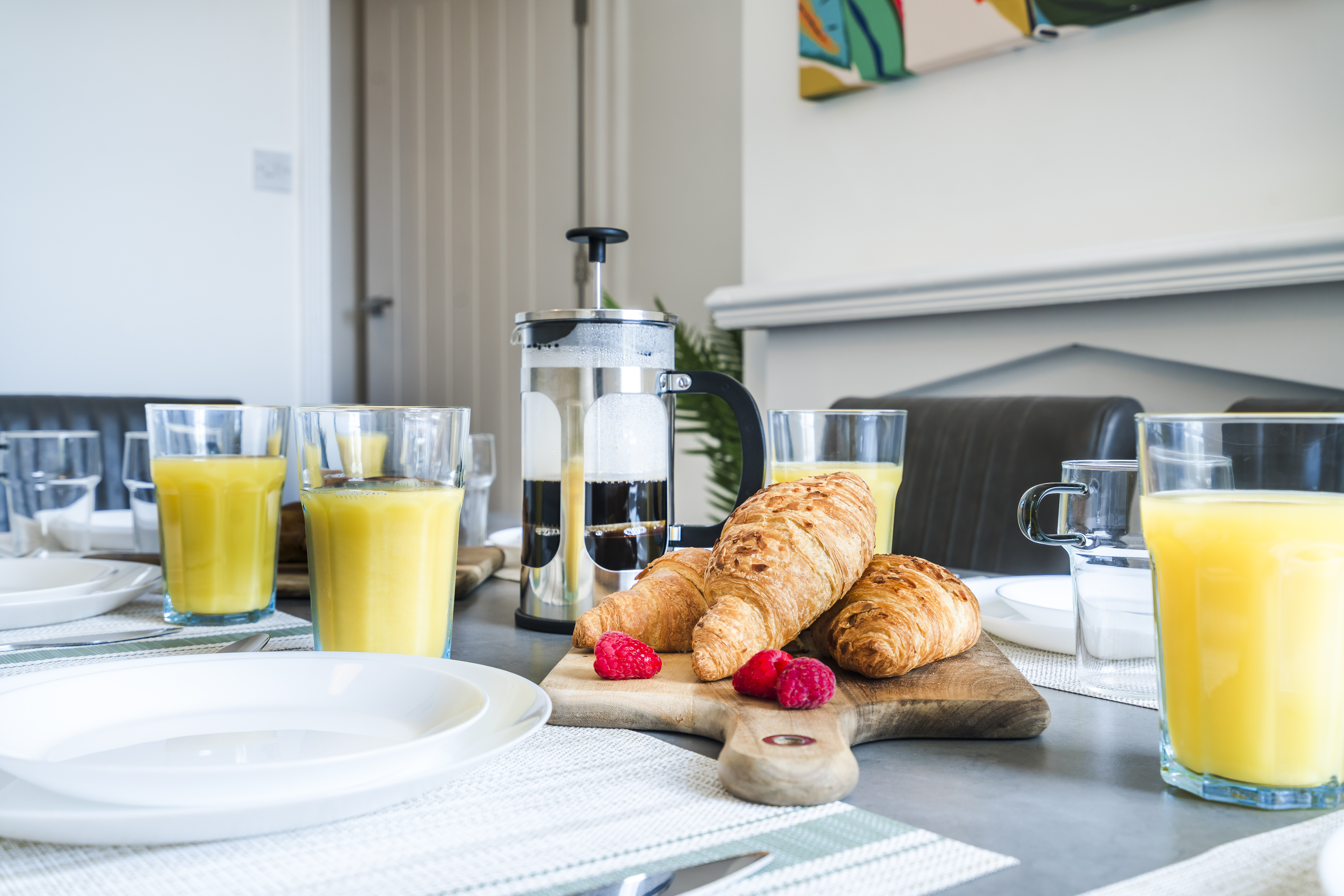 The Heron kitchen and dining area - short-stay accommodation Stoke-on-Trent